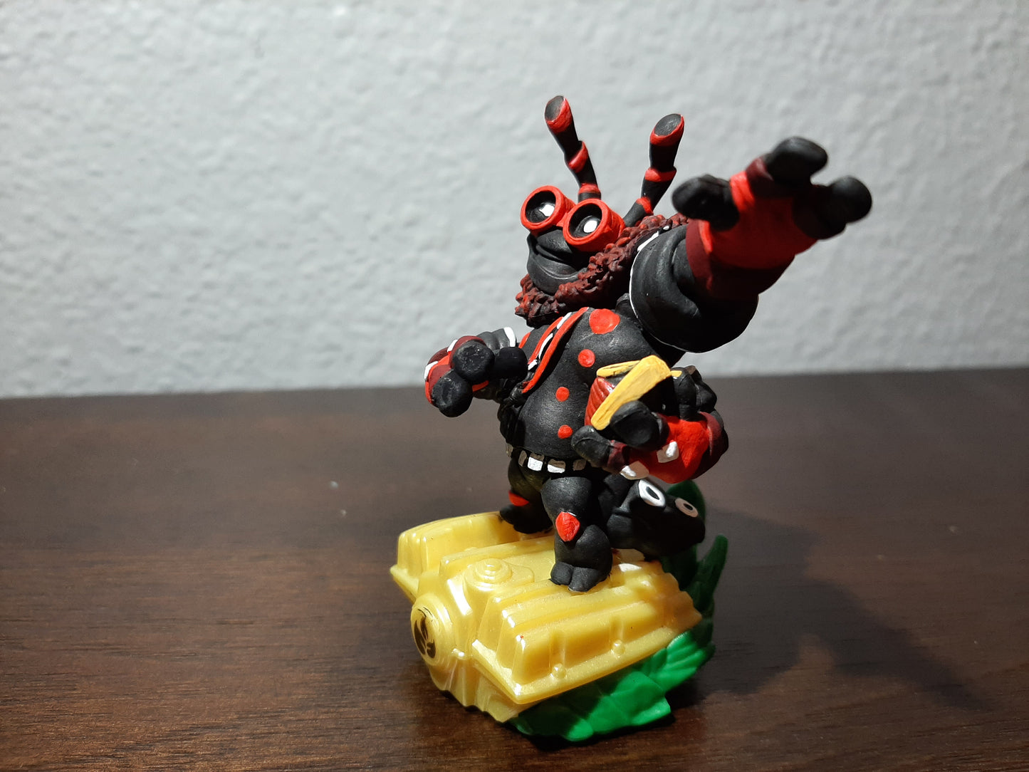 Chilling Thrillipead & Buzz Wing